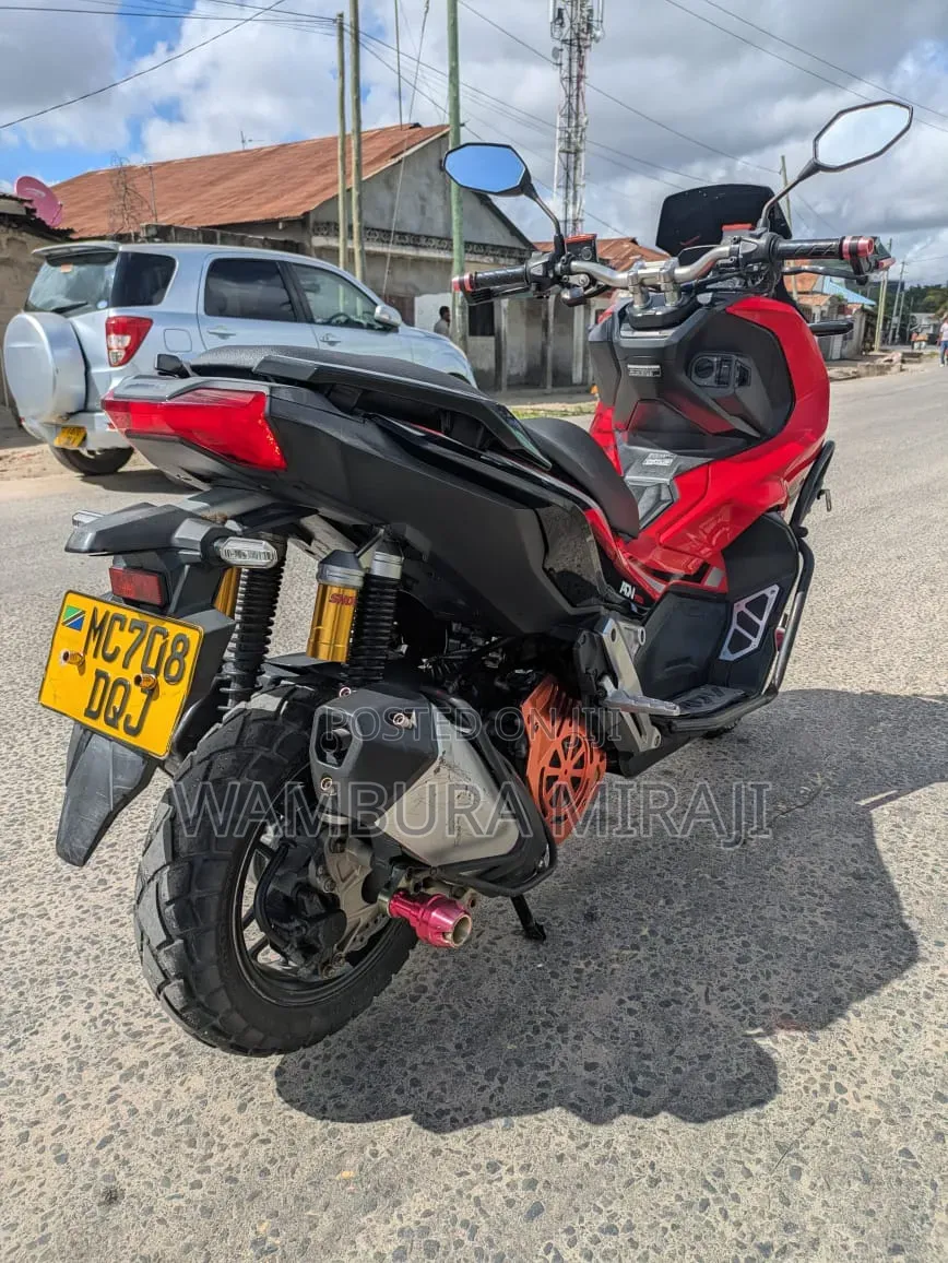 Honda CB 2025 Red