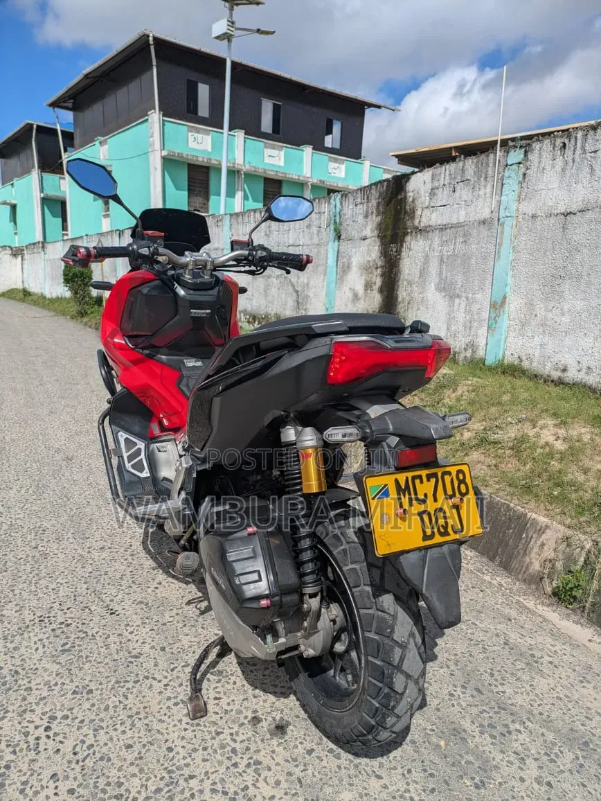 Honda CB 2025 Red