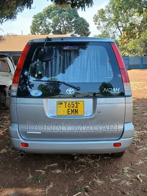 Toyota Noah 2001 Silver