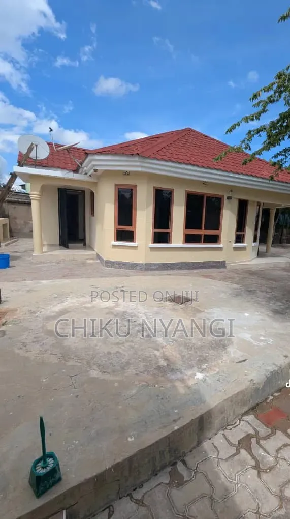2bdrm House in Chiku Nyangi, Tengeru for sale