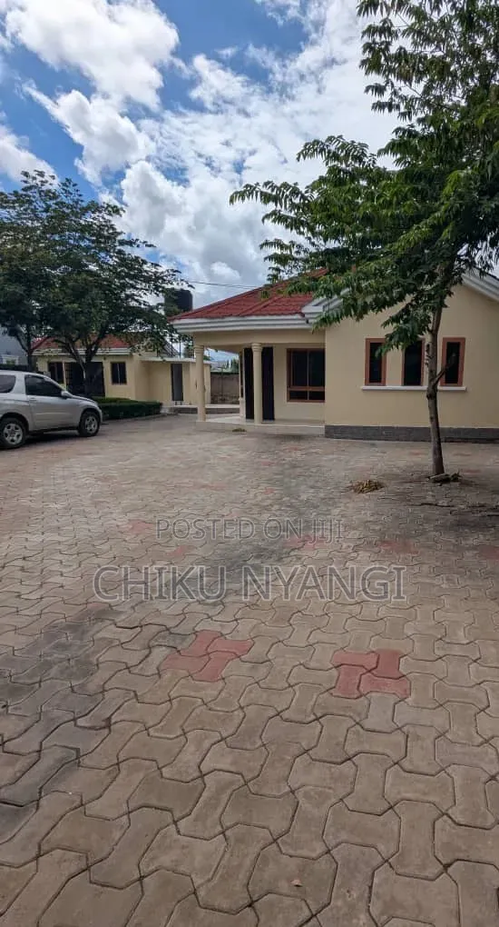 2bdrm House in Chiku Nyangi, Tengeru for sale
