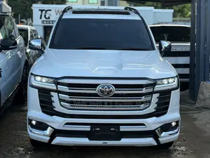 Toyota Land Cruiser LC300 2024 White