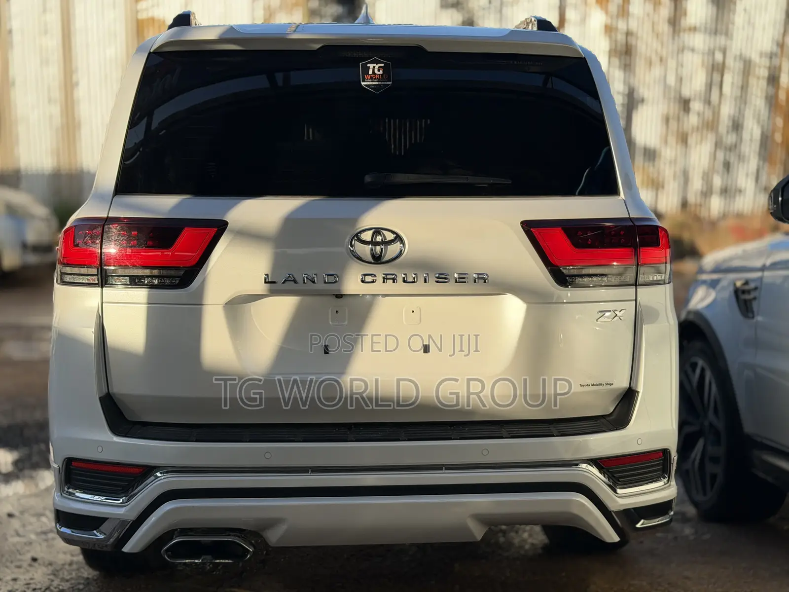 Toyota Land Cruiser LC300 2024 White
