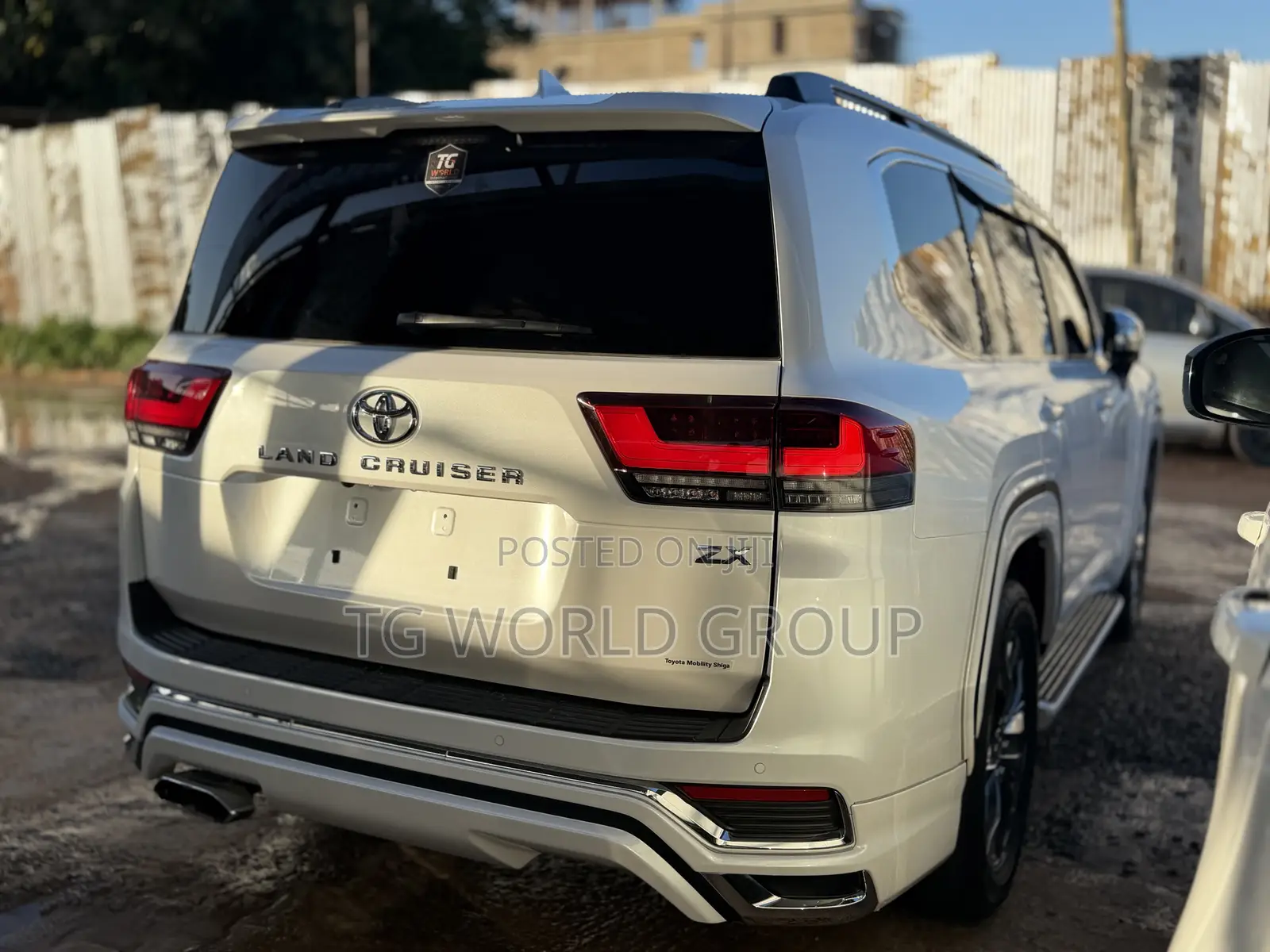 Toyota Land Cruiser LC300 2024 White