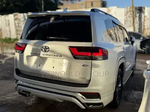 Toyota Land Cruiser LC300 2024 White