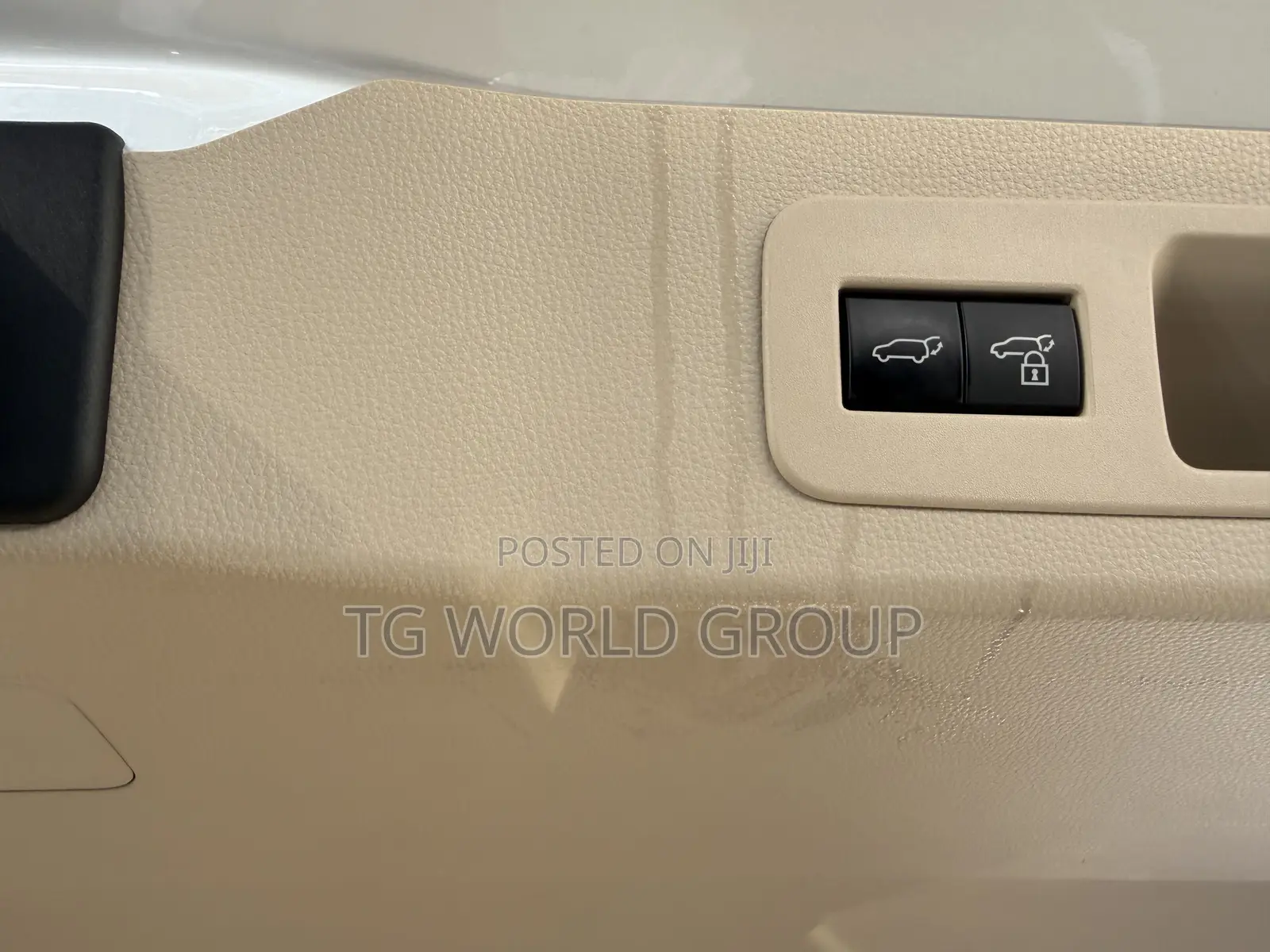 Toyota Land Cruiser LC300 2024 White