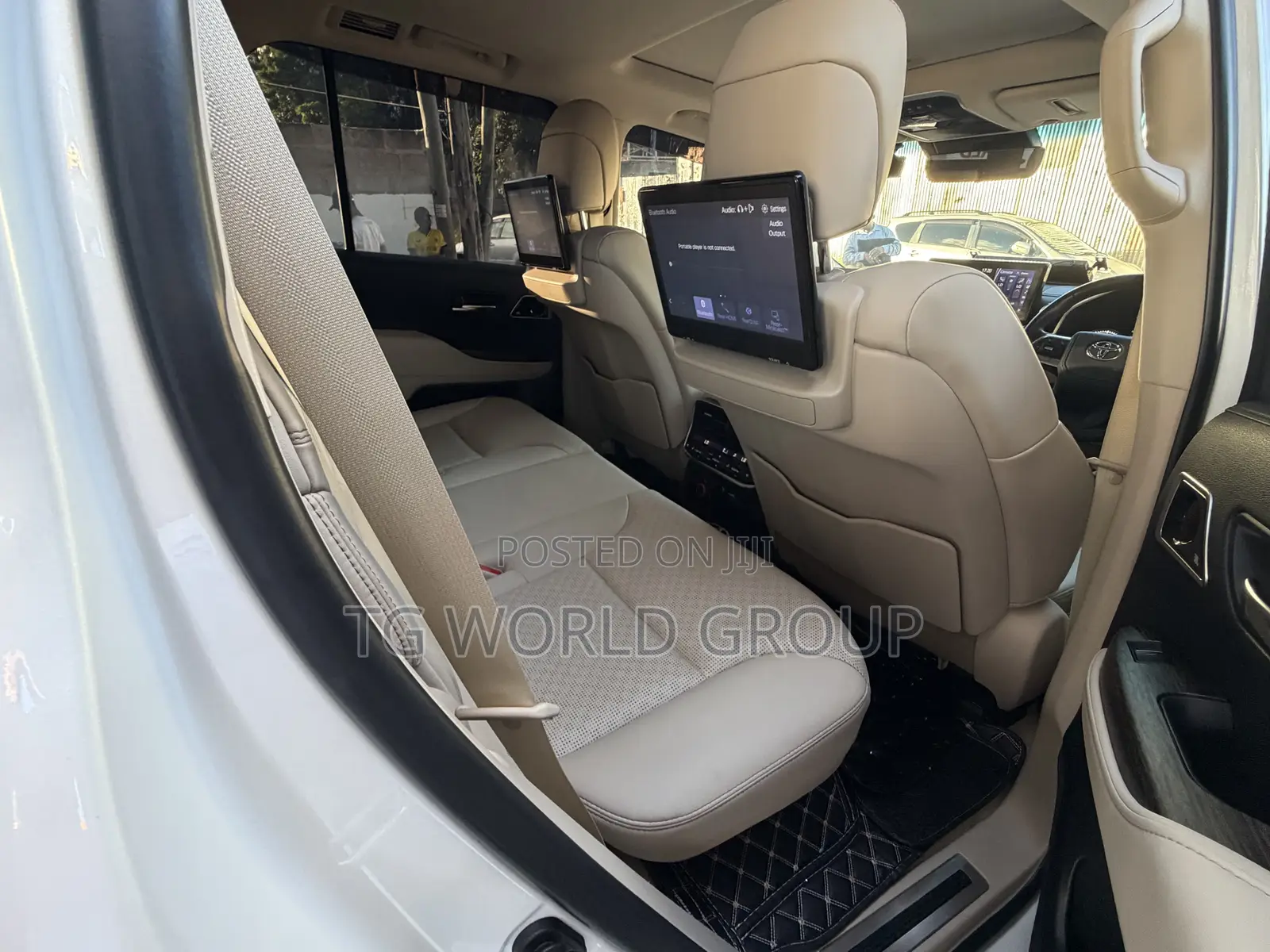 Toyota Land Cruiser LC300 2024 White