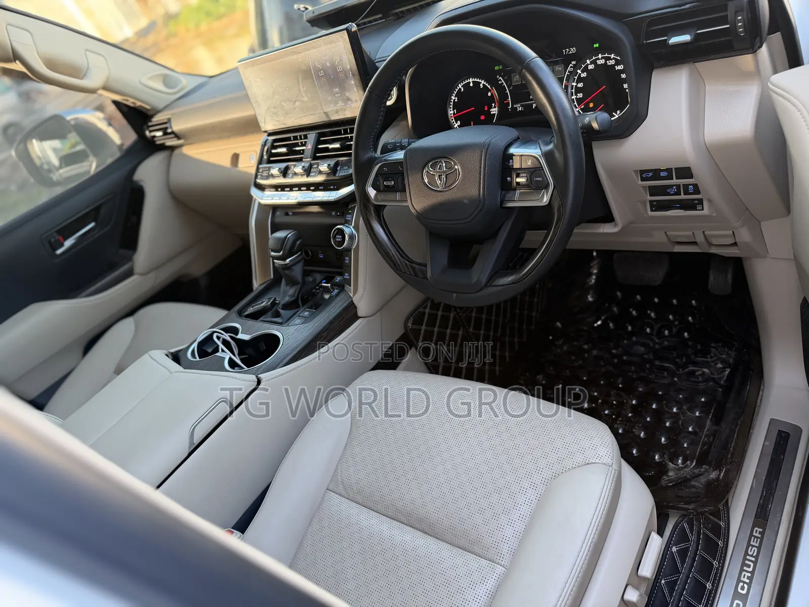 Toyota Land Cruiser LC300 2024 White