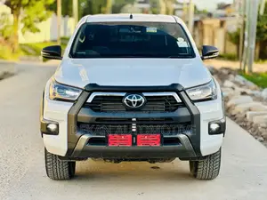 Toyota Hilux 2024 White