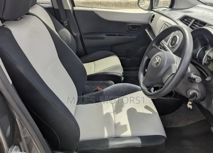 Toyota Vitz 2012 Gray