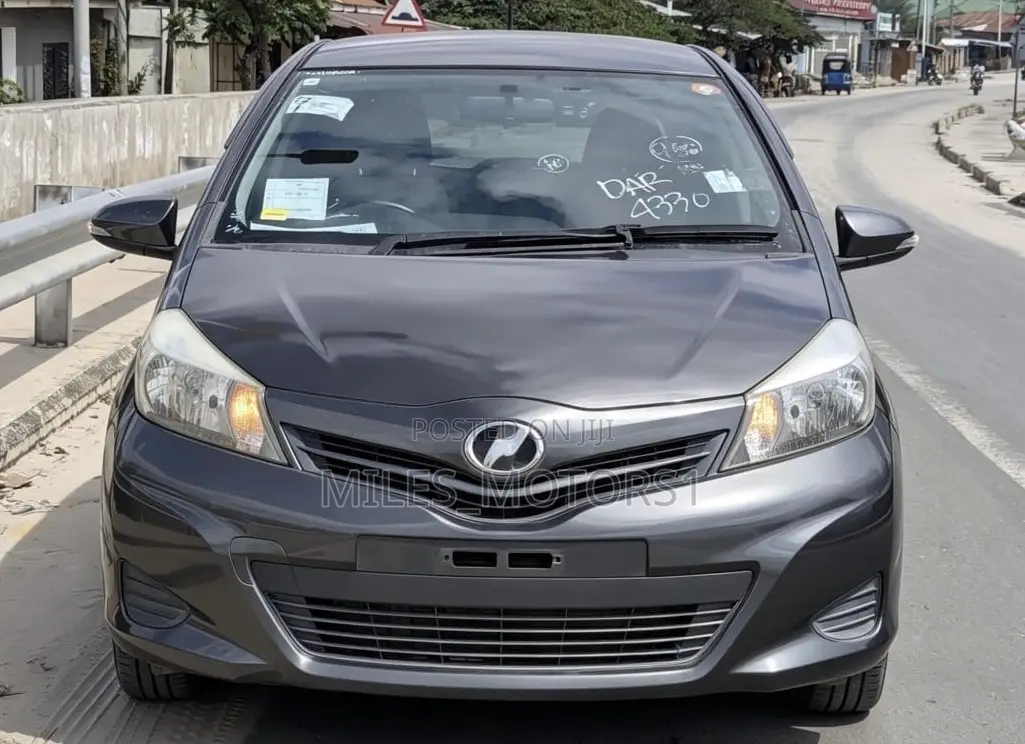 Toyota Vitz 2012 Gray