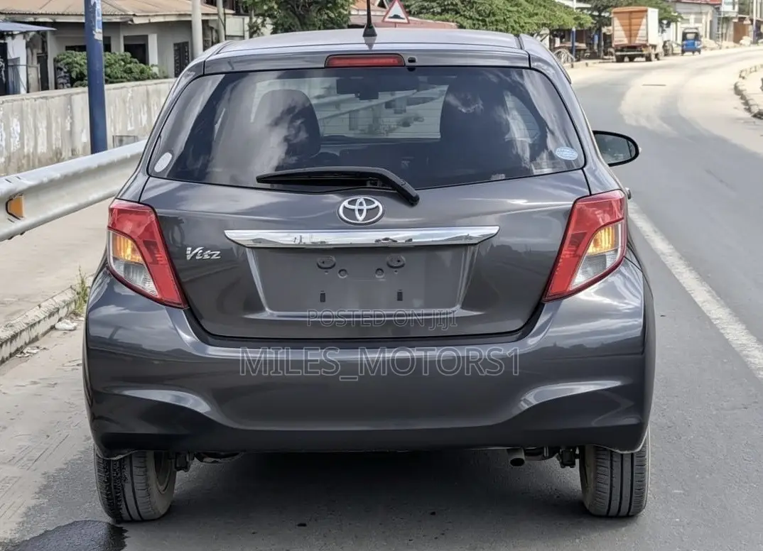 Toyota Vitz 2012 Gray