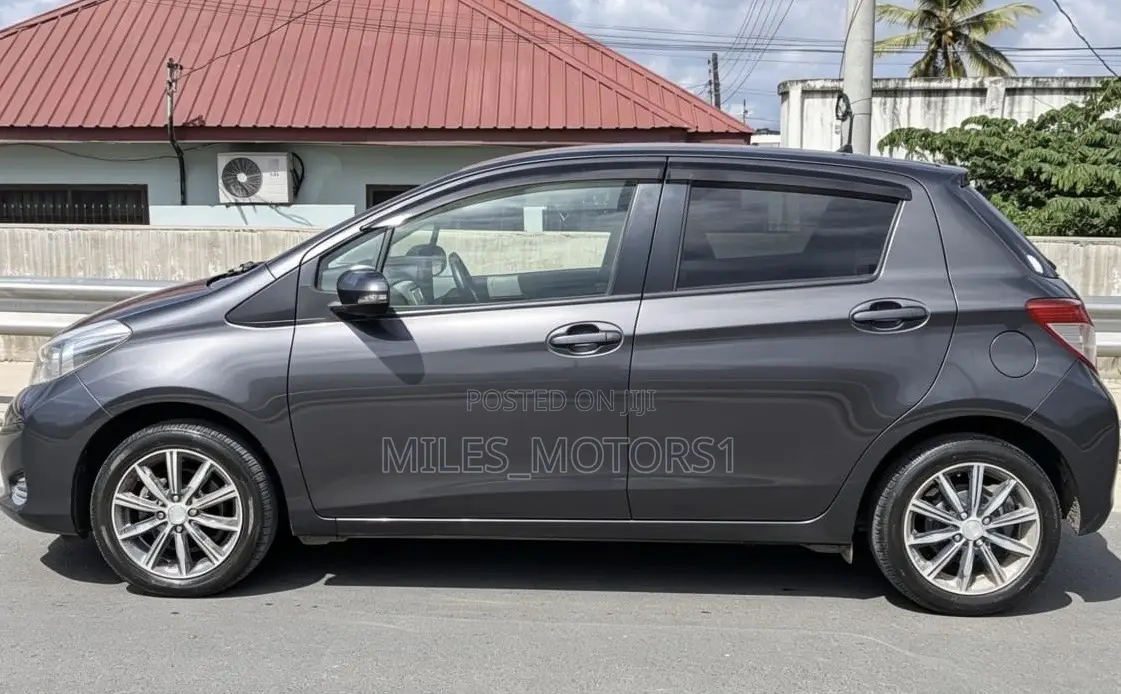 Toyota Vitz 2012 Gray