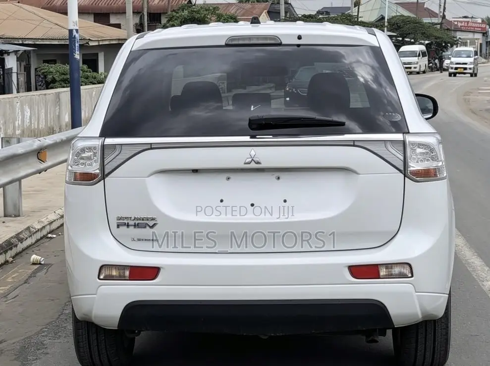 Mitsubishi Outlander PHEV 2018 White