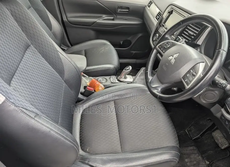Mitsubishi Outlander PHEV 2018 White