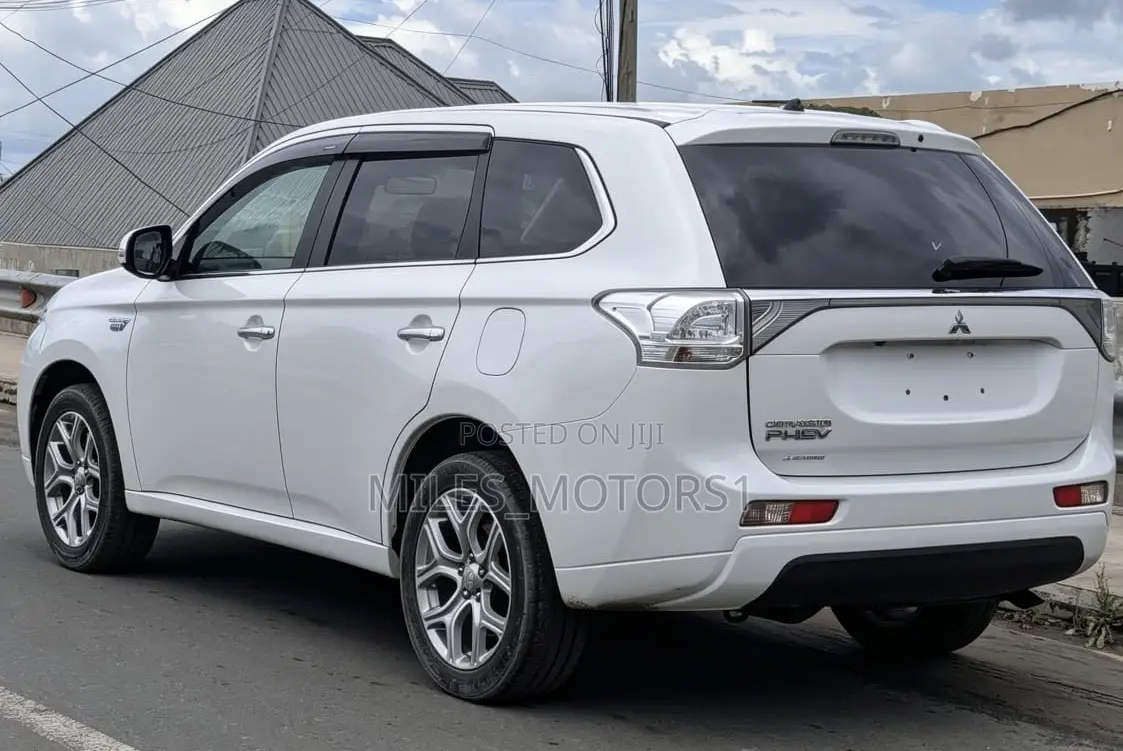 Mitsubishi Outlander PHEV 2018 White