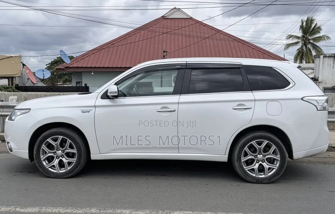Mitsubishi Outlander PHEV 2018 White