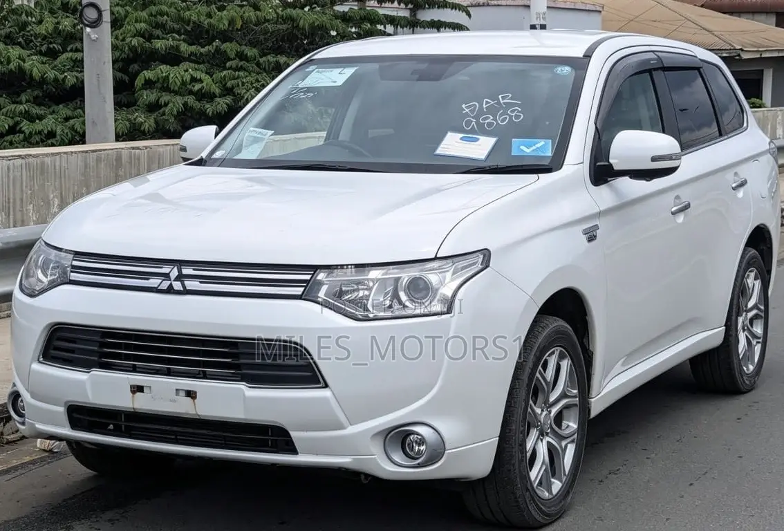 Mitsubishi Outlander PHEV 2018 White