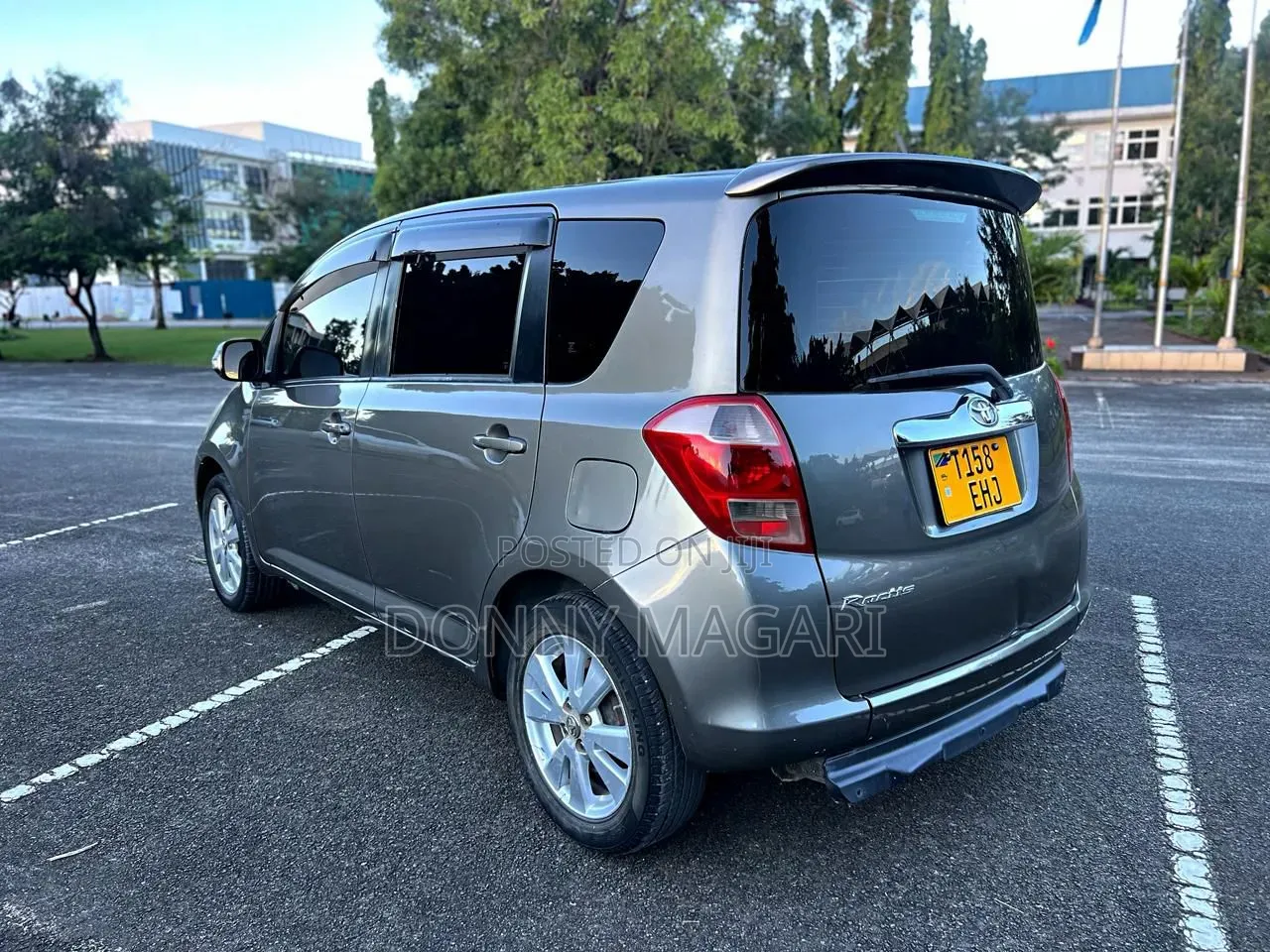 Toyota Ractis 2009 Gray