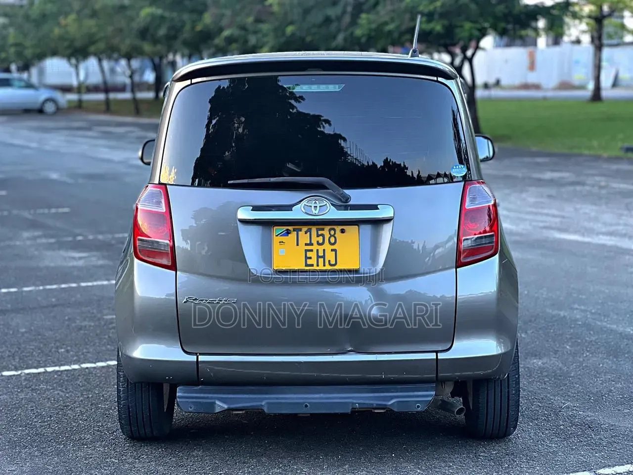 Toyota Ractis 2009 Gray