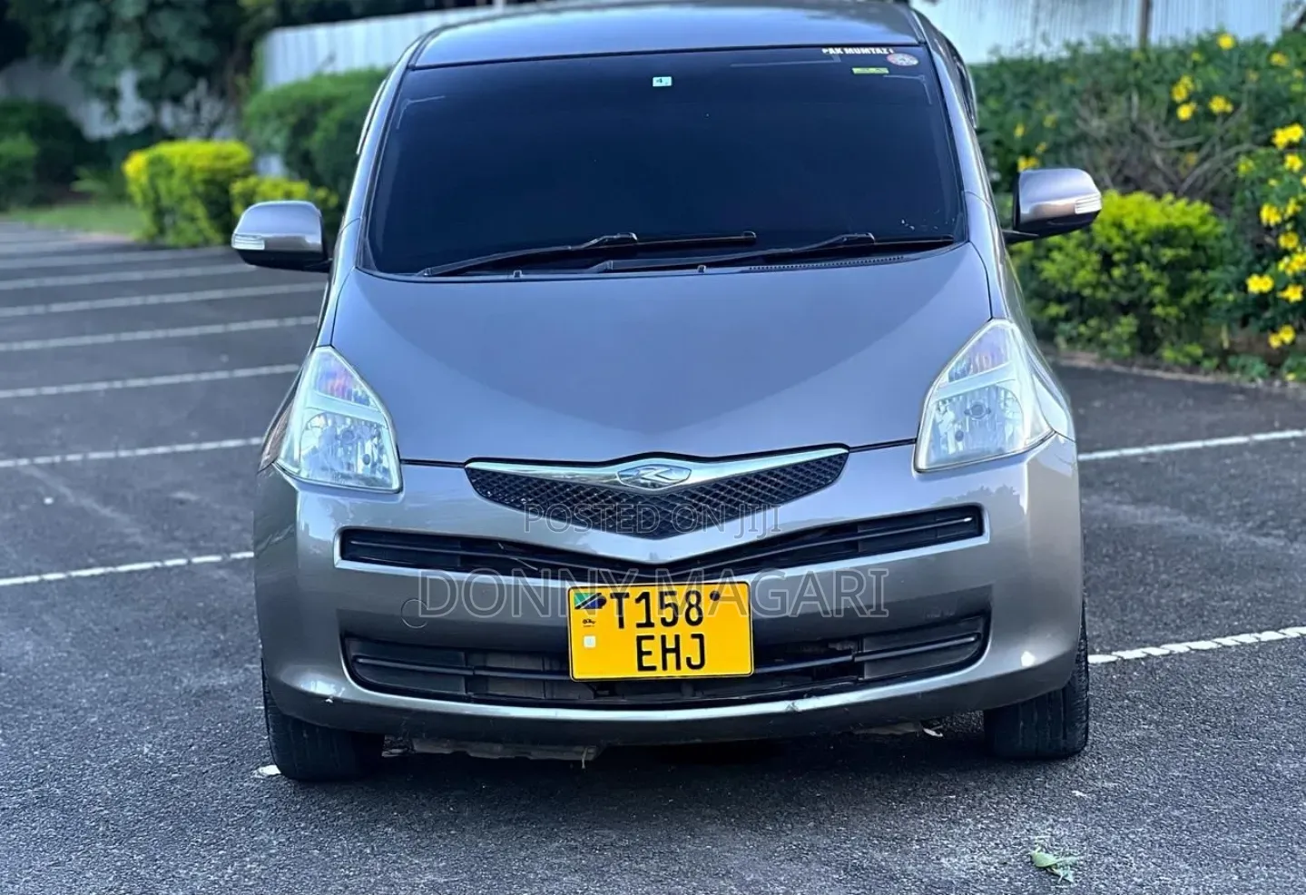 Toyota Ractis 2009 Gray