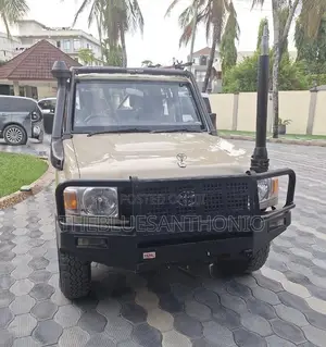 Toyota Land Cruiser 2018 Beige