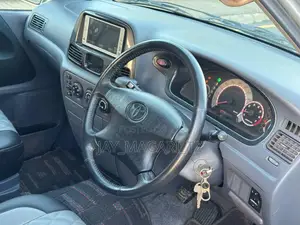 Toyota LiteAce Noah 2000 Silver