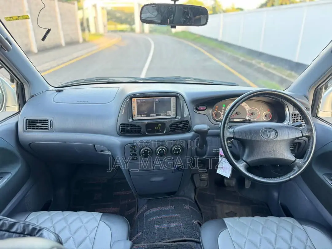 Toyota LiteAce Noah 2000 Silver