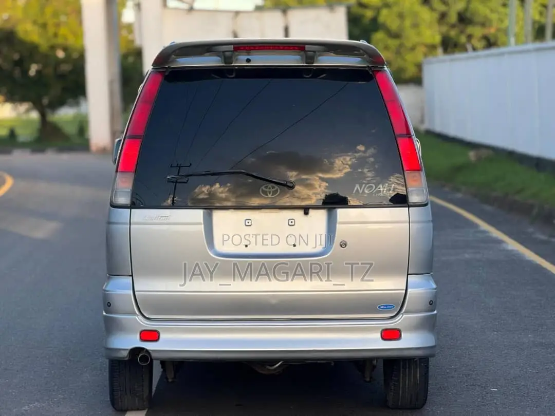 Toyota LiteAce Noah 2000 Silver