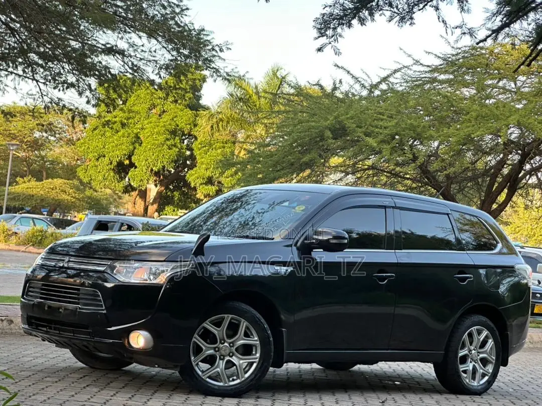 Mitsubishi Outlander 2014 Black