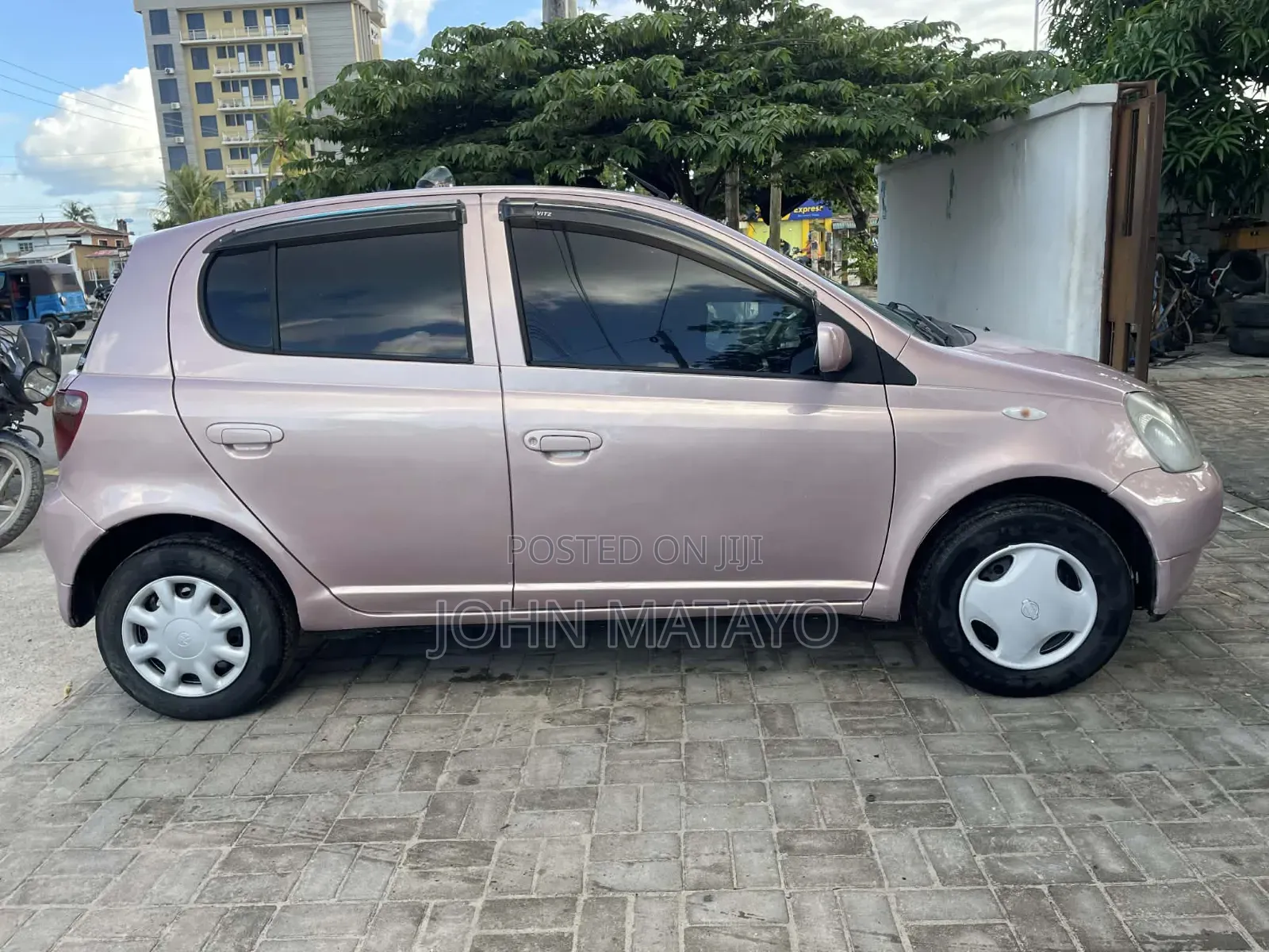 Toyota Vitz 2001 Beige