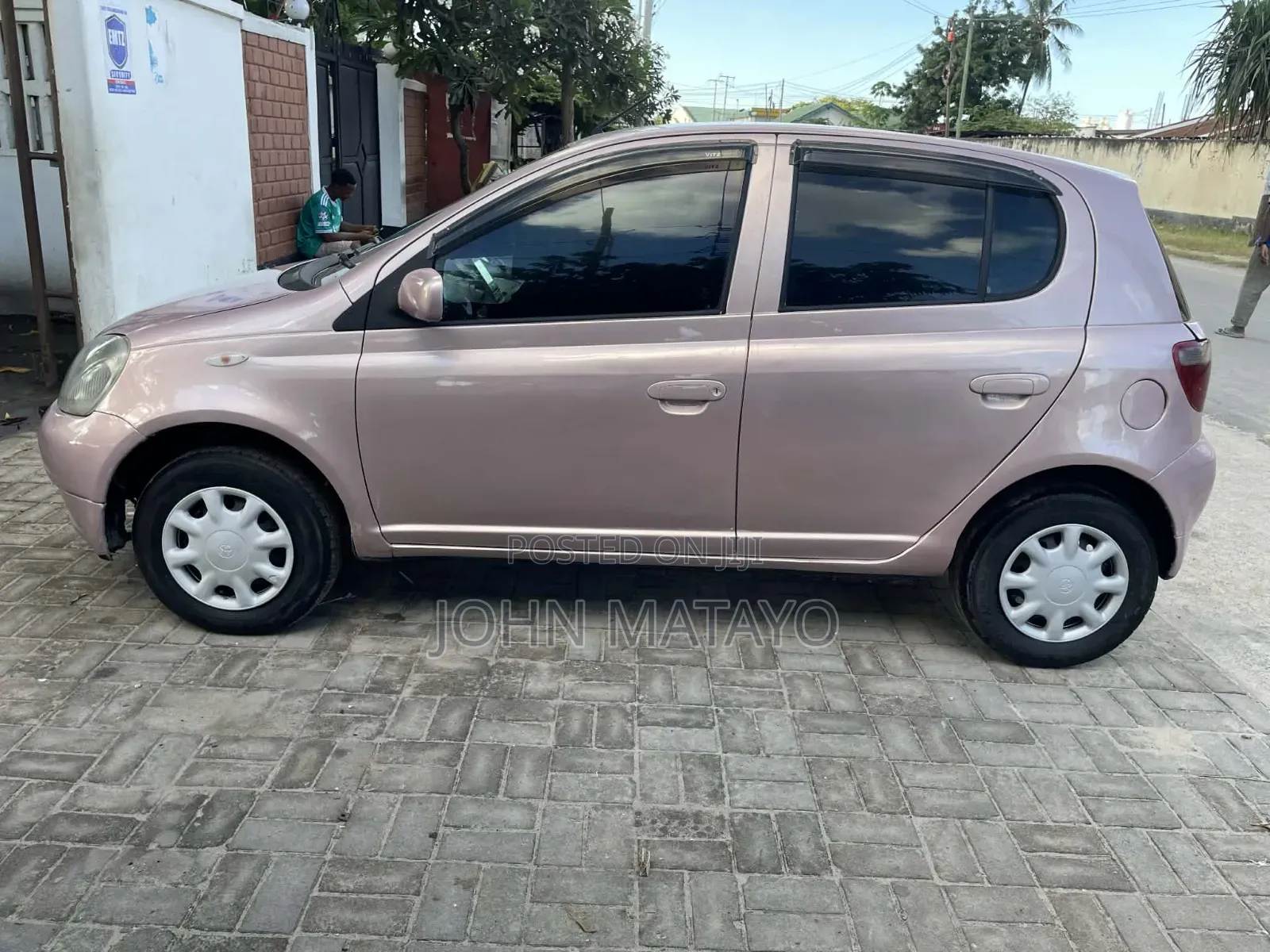 Toyota Vitz 2001 Beige