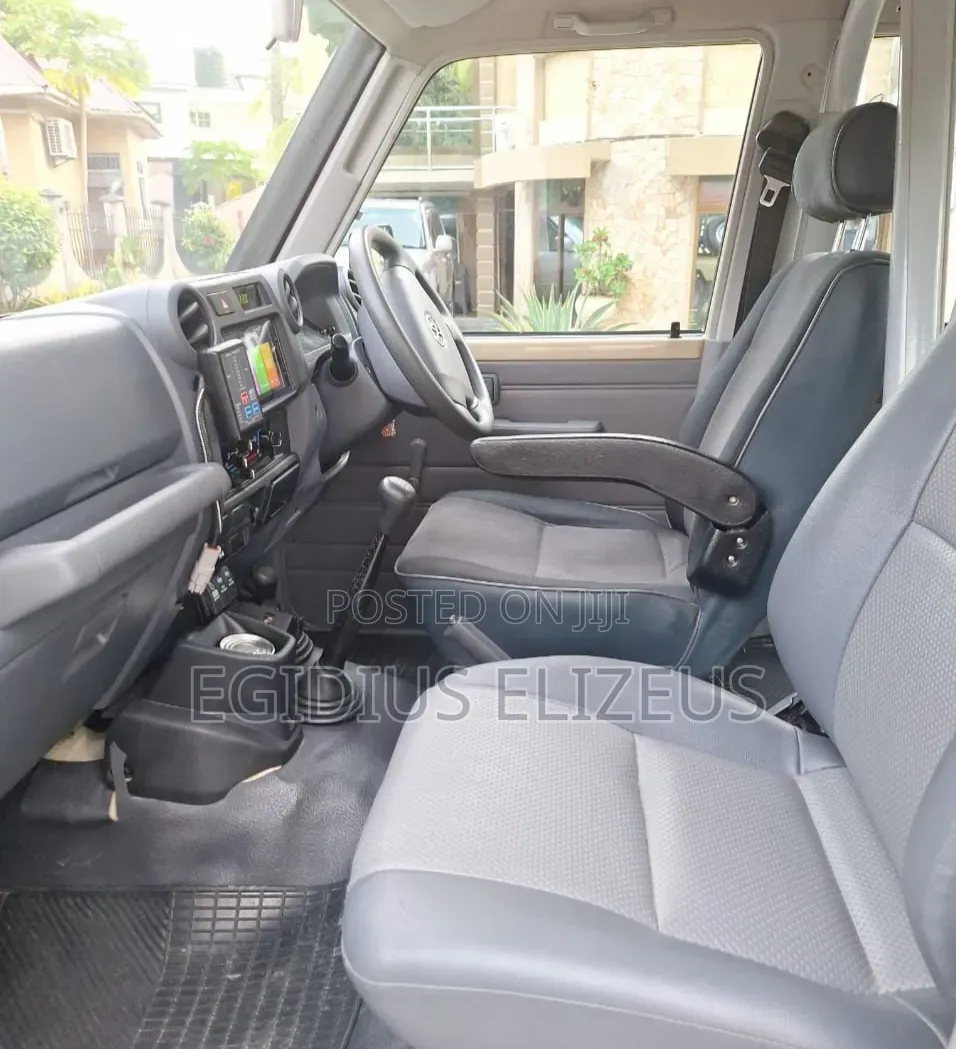 Toyota Land Cruiser 2017 Beige
