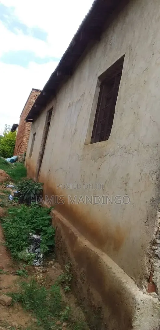 10bdrm House in Mwembetogwa for sale