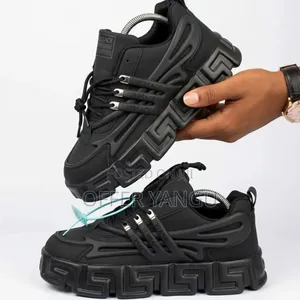 Versage Sneakers