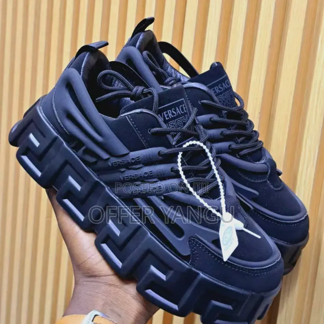 Versage Sneakers
