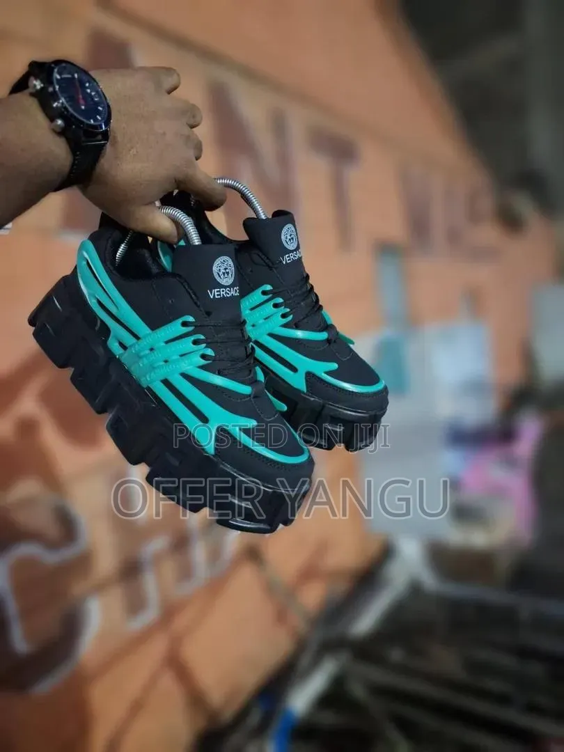 Versage Sneakers