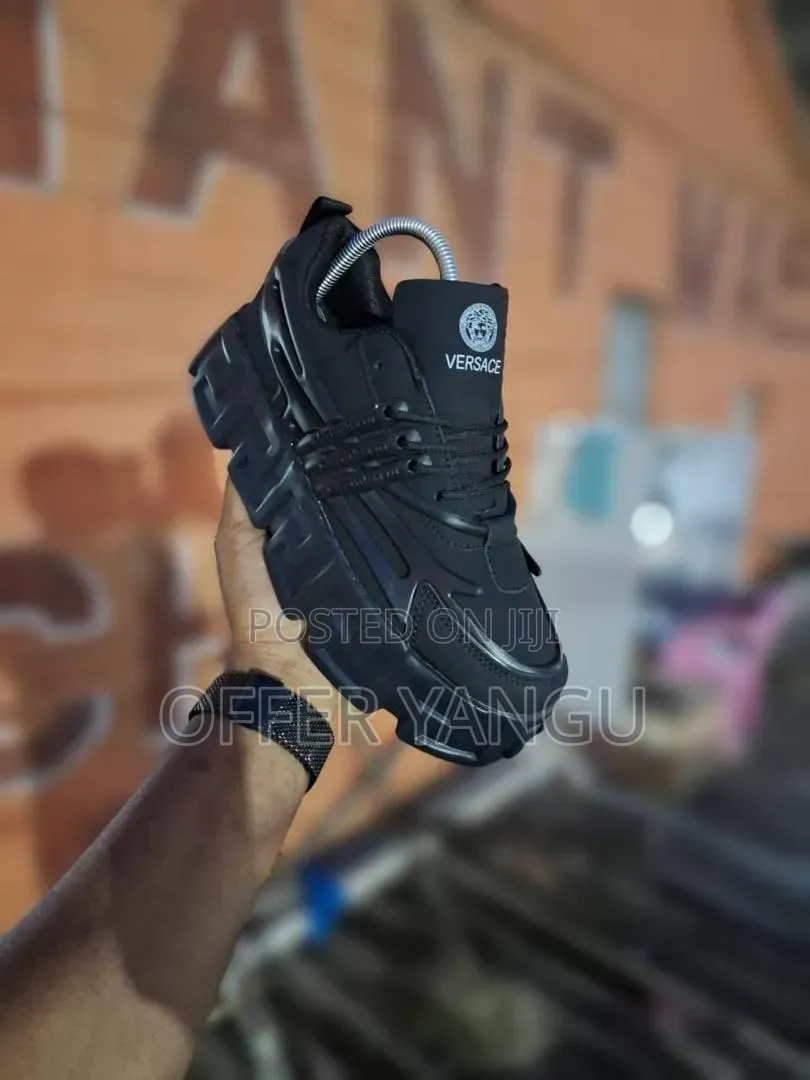 Versage Sneakers