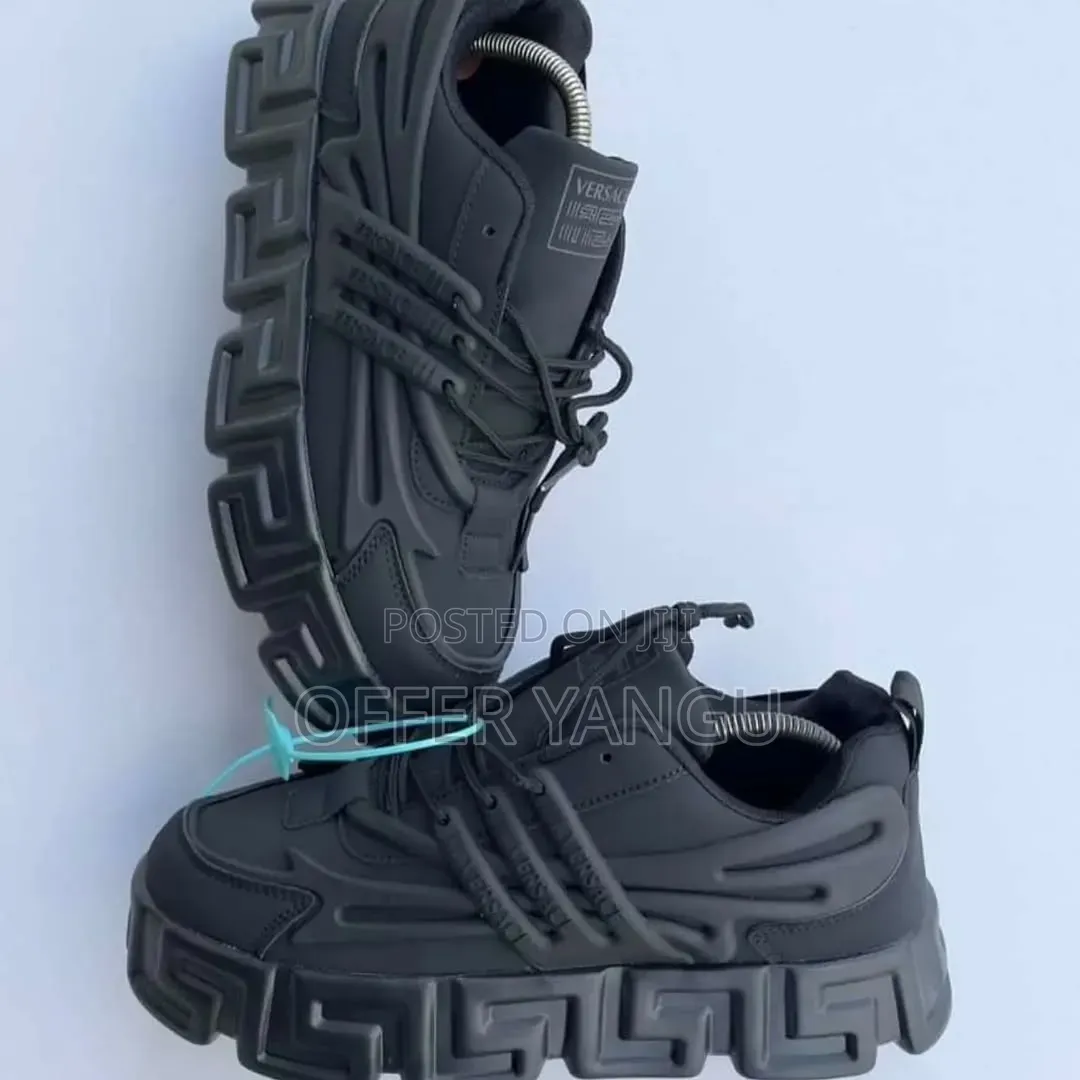 Versage Sneakers