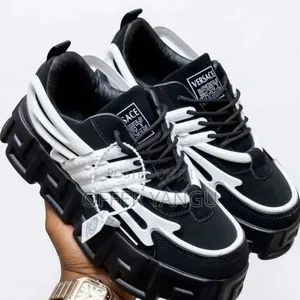 Versage Sneakers