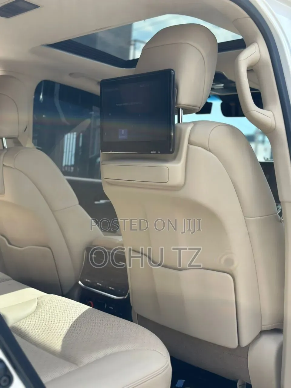 Toyota Land Cruiser LC300 2024 White