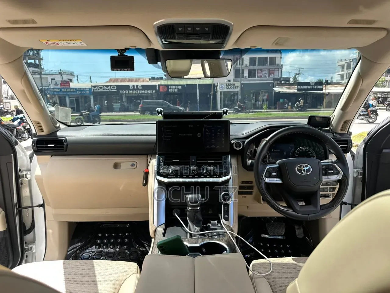 Toyota Land Cruiser LC300 2024 White