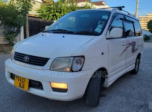 Toyota Noah 2.0 FWD (8 Seater) 2001 Pearl