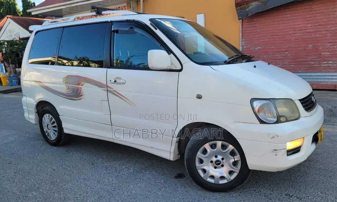 Toyota Noah 2.0 FWD (8 Seater) 2001 Pearl