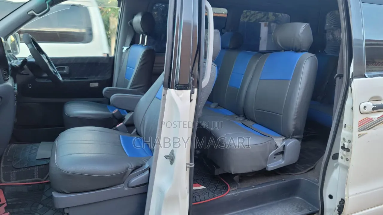 Toyota Noah 2.0 FWD (8 Seater) 2001 Pearl