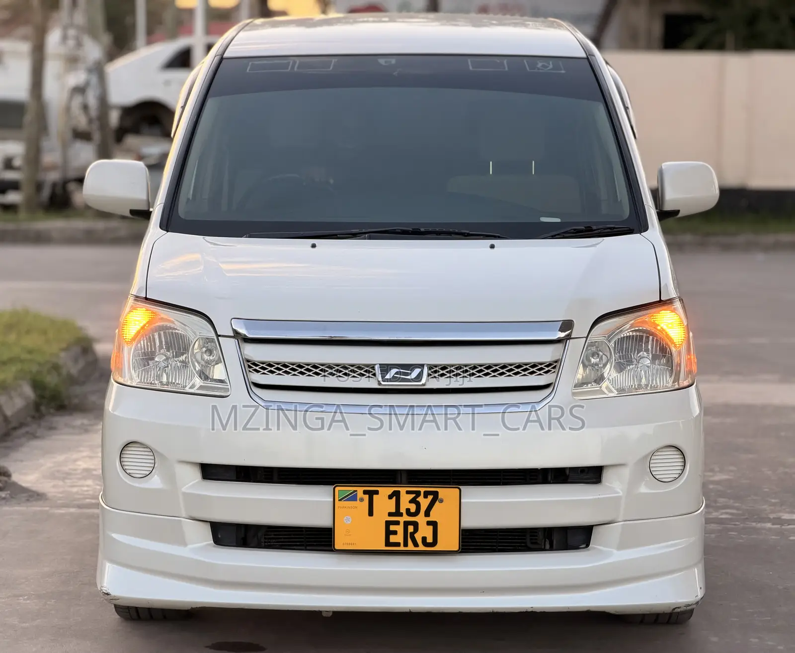 Toyota Noah 2005 White