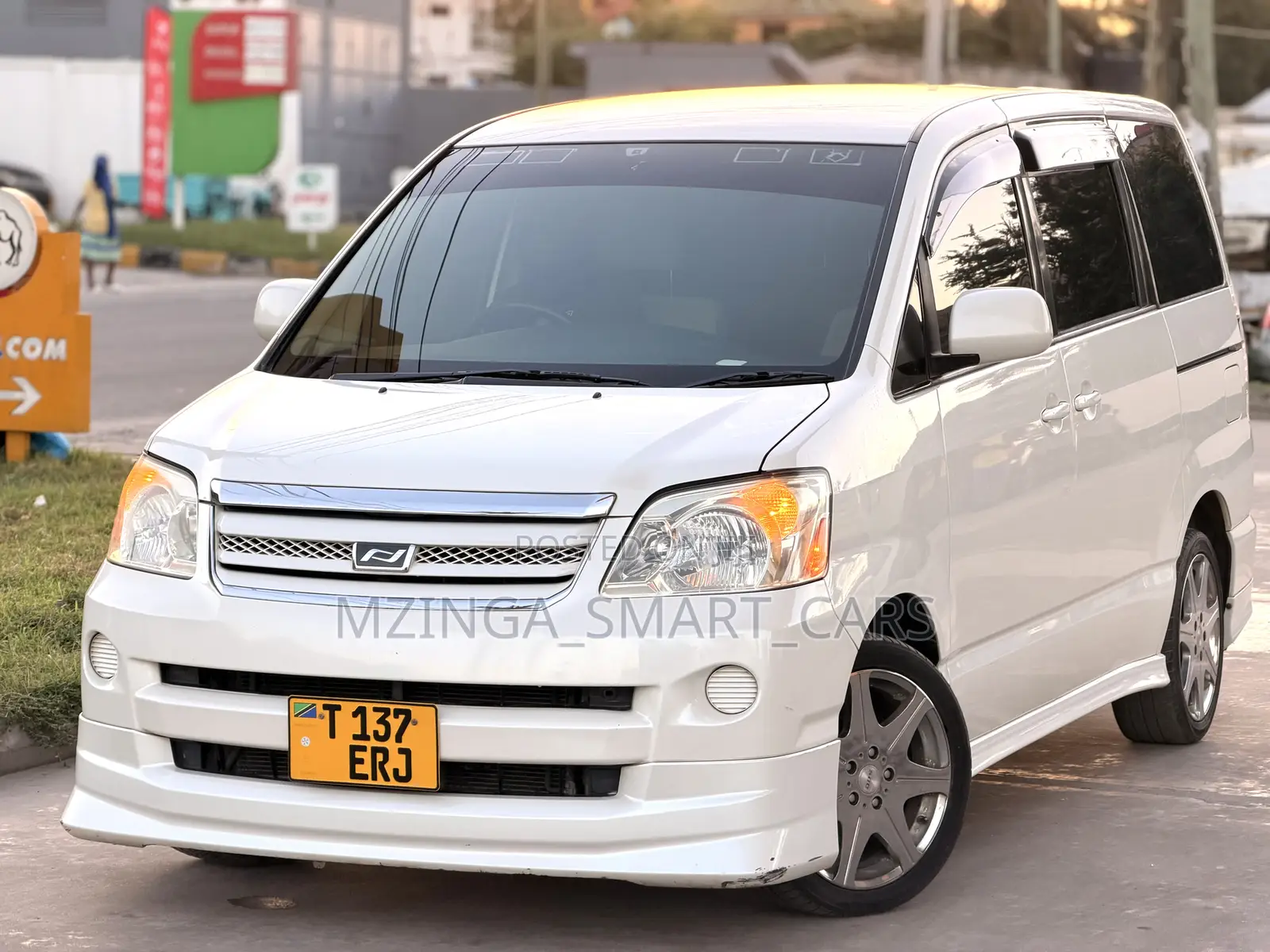 Toyota Noah 2005 White