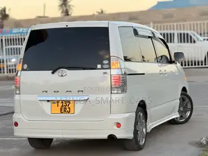 Toyota Noah 2005 White