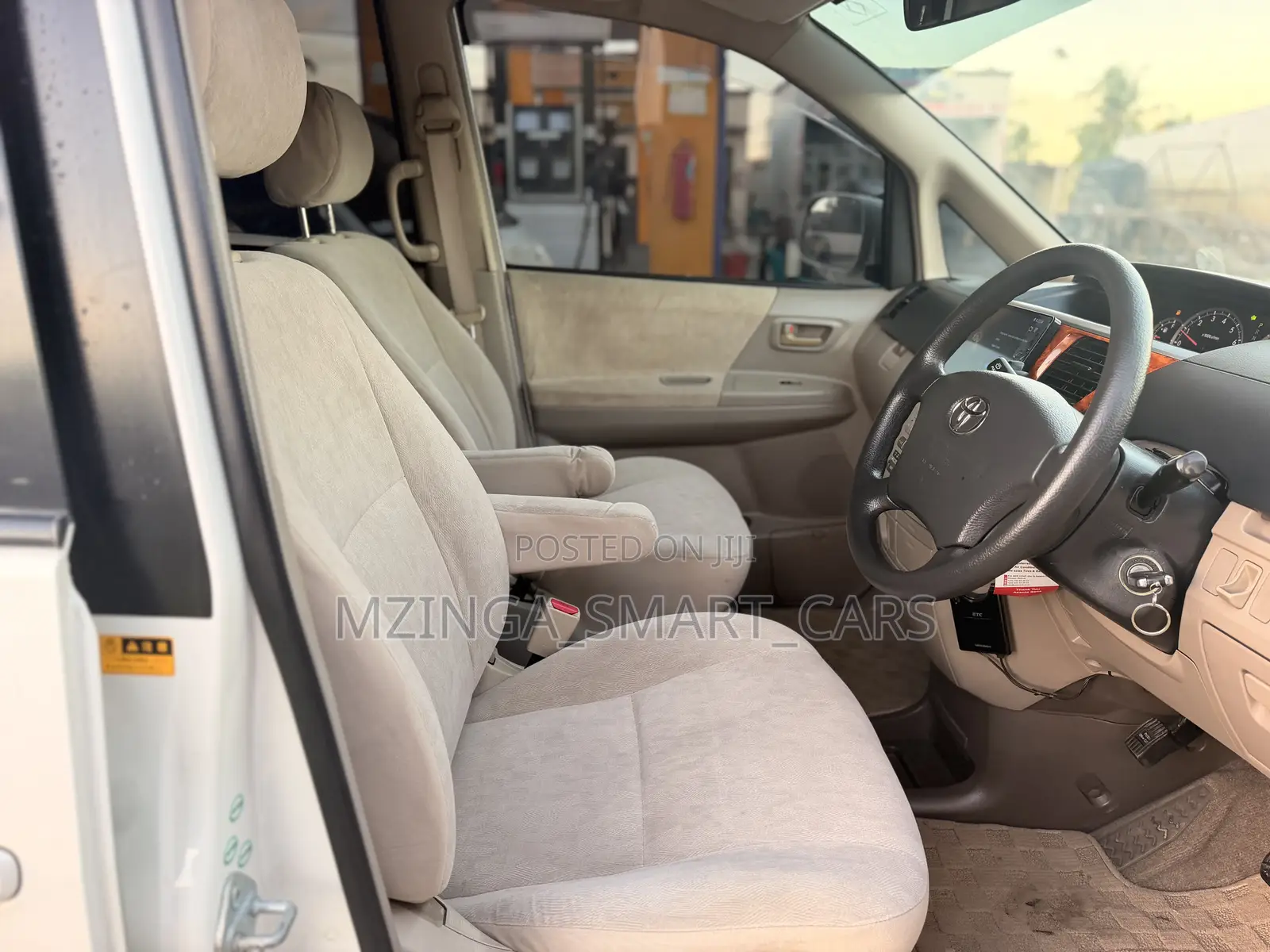 Toyota Noah 2005 White