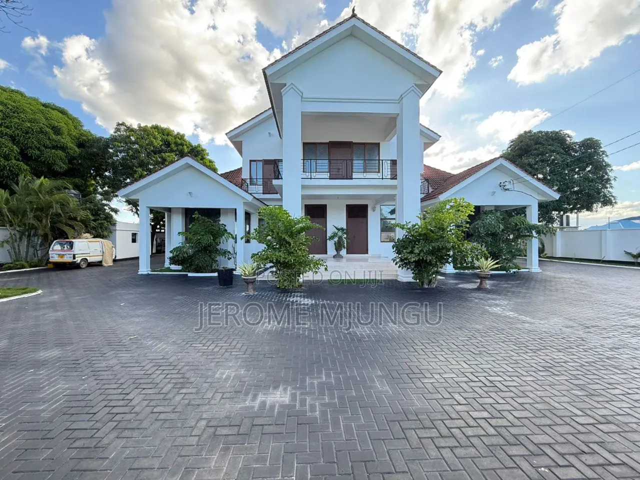 9bdrm House in Mbweni for rent